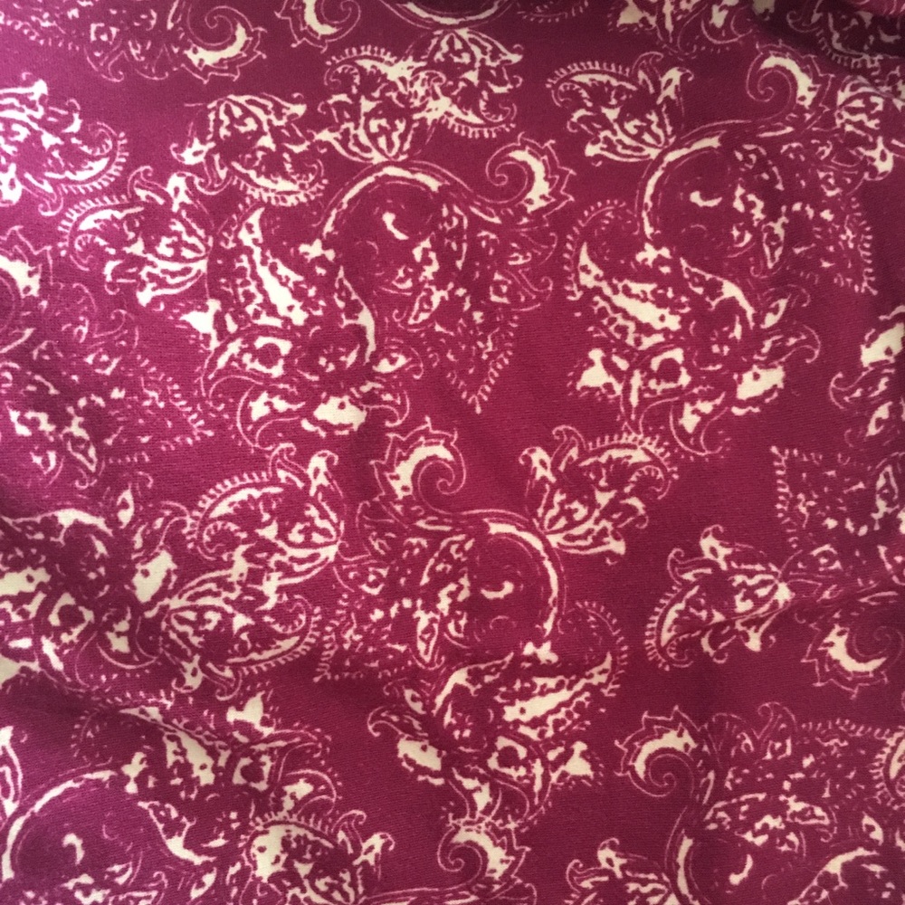 NWOT tc lularoe leggings. Red and cream paisley